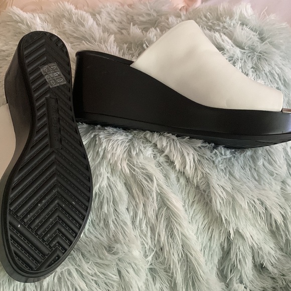 Karl Lagerfeld Platform Shoes - Picture 2 of 4